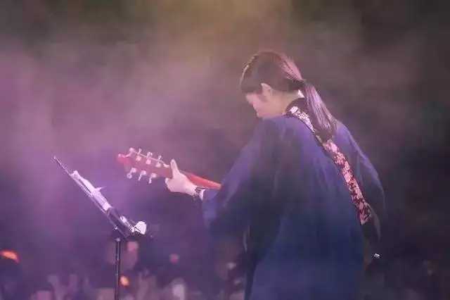 七月上简谱  Jam   我欲乘风破浪 踏遍黄沙海洋 与其误会一场 也要不负勇往.....7